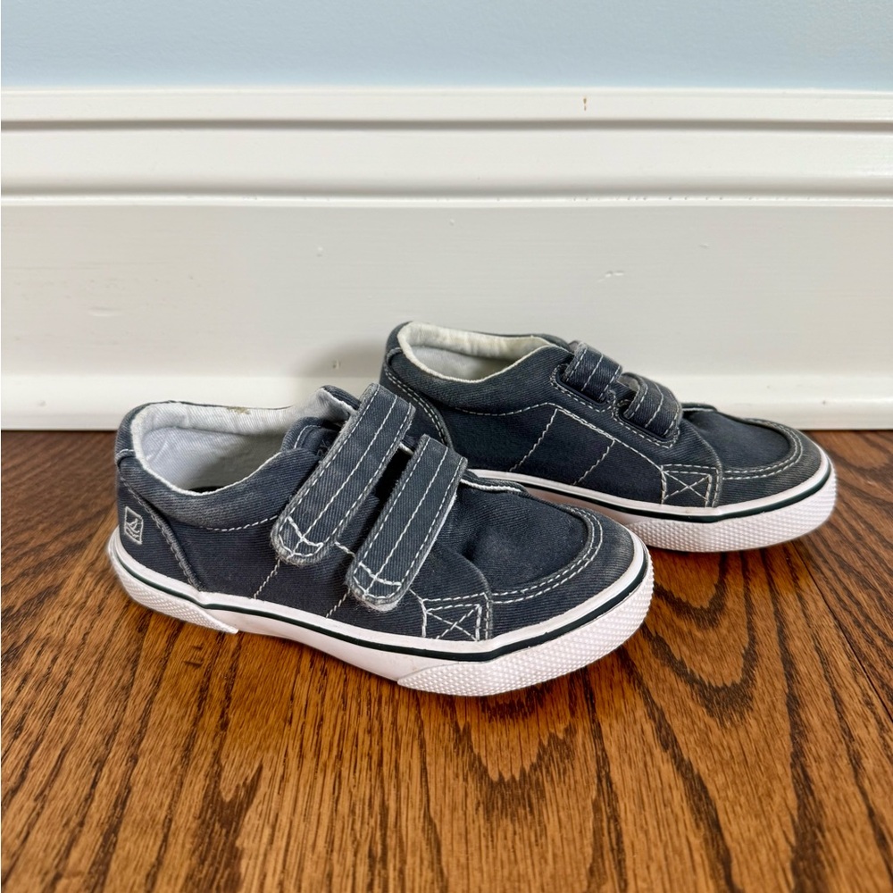 Kids' Sperry Velceo Shoes. Size 8.